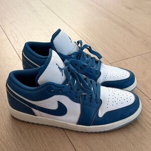 Nike Men's Teal and White Sneakers